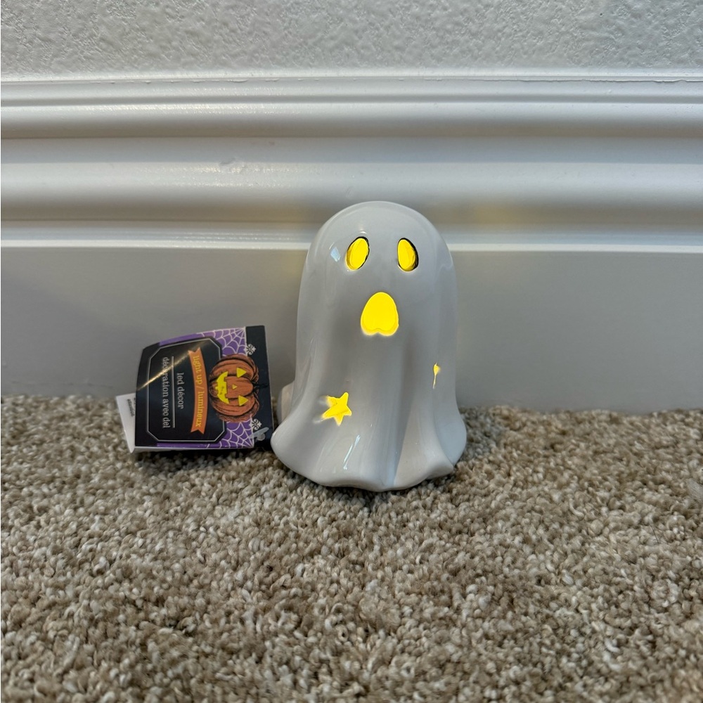 Viral Sold Out NWT LED Light White Ceramic Halloween Ghost Decor